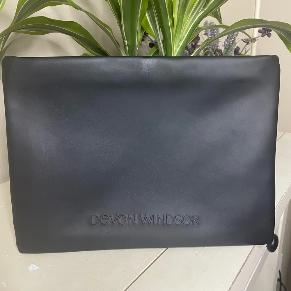 DEVON WINDSOR Black swimsuit pouch with Embossed Logo